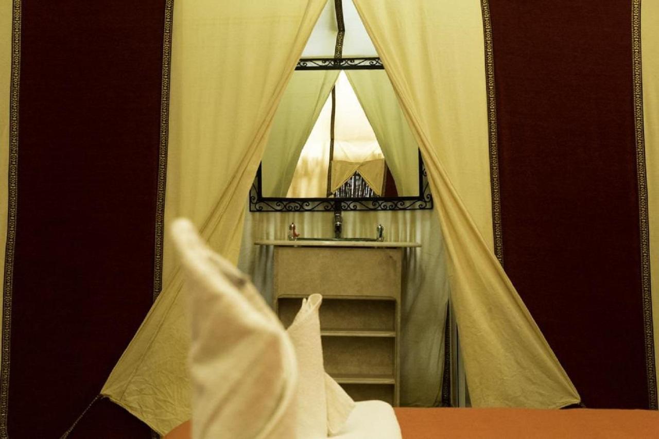 מלון מרזאוגה Zahra Luxury Desert Camp מראה חיצוני תמונה