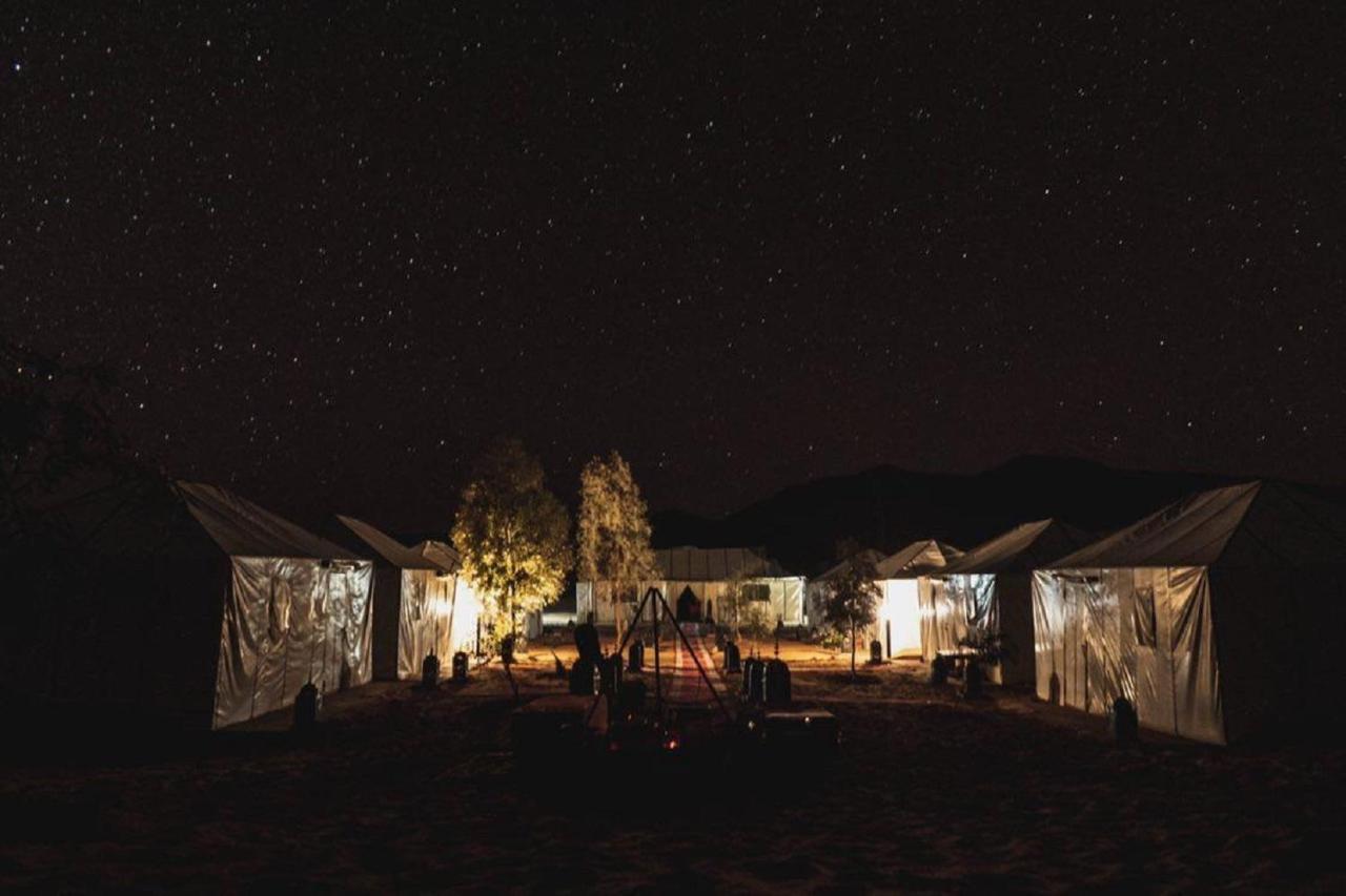 מלון מרזאוגה Zahra Luxury Desert Camp מראה חיצוני תמונה