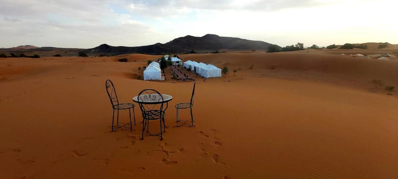 מלון מרזאוגה Zahra Luxury Desert Camp מראה חיצוני תמונה